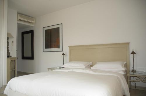 Hotel Villa Les Rosiers Grimaud Bagian luar foto