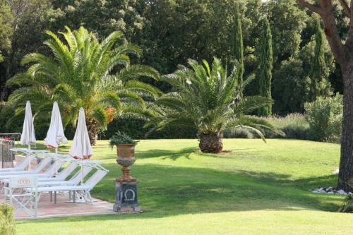 Hotel Villa Les Rosiers Grimaud Bagian luar foto
