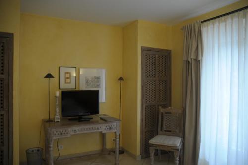 Hotel Villa Les Rosiers Grimaud Bagian luar foto