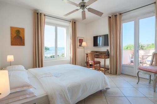 Hotel Villa Les Rosiers Grimaud Bagian luar foto