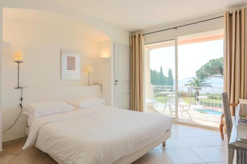 Hotel Villa Les Rosiers Grimaud Bagian luar foto