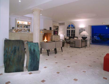 Hotel Villa Les Rosiers Grimaud Bagian luar foto